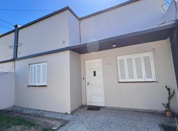 PH · 80m² · 3 Ambientes · 1 Cochera · Alquiler PH Tipo Casa 3 Amb Cochera Patio Bernal