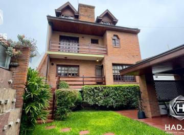 Casa de 5 ambientes, Quilmes · Venta de Chalet de Categoria en Quilmes