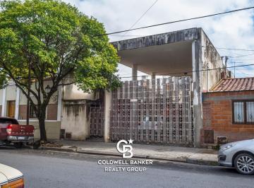 Casa · 238m² · 6 Ambientes · 1 Cochera · Leguizamon Al 1700