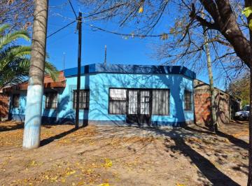 Casa · 82m² · 2 Dormitorios · Casa con Excelente Potencial Comercial! en Venta Sobre Lote Propio en Calle 150 Esquina 68 Los Horno