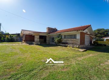 Casa · 331m² · 4 Ambientes · 2 Cocheras · Lote de 1.120 m² Sobre Av Principal - Barrio Marques de Sobremonte