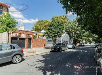 Casa · 229m² · 4 Ambientes · 2 Cocheras · Cómoda Casa con Jardín, Piscina y Fondo