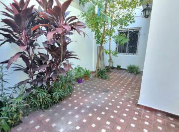 Casa · 140m² · 5 Ambientes · 2 Cocheras · Alquiler Casa Rosario Barrio Parque, 3 Dorm. y Cochera