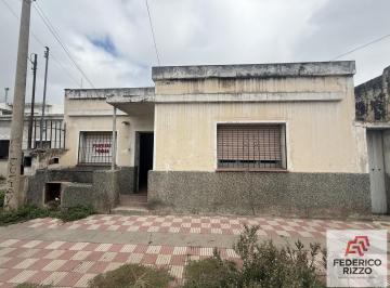 Casa · 90m² · 4 Ambientes · Queres Hacer Flipping? Casa Barata! a Refaccionar!