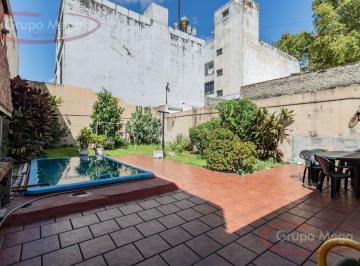 Casa · 229m² · 4 Ambientes · 2 Cocheras · Cómoda Casa con Jardín, Piscina y Fondo