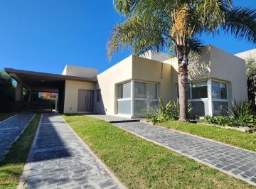 Casa · 145m² · 7 Ambientes · 2 Cocheras · San Sebastian Barrio Privado - Funes