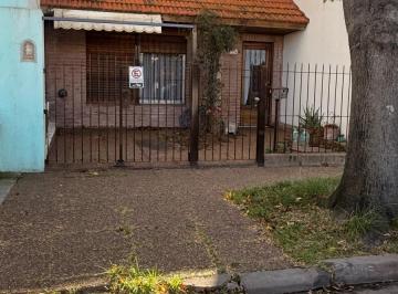 Casa · 90m² · 4 Ambientes · 1 Cochera · Casa 4 Amb con Patio, Parrilla y Terraza Cochera