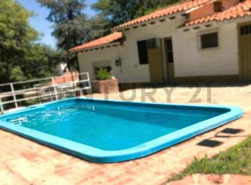 Casa · 160m² · 3 Ambientes · 1 Cochera · Casa C/gran Patio, Pileta y Asador – Próxima a Balneario (Mina Clavero)