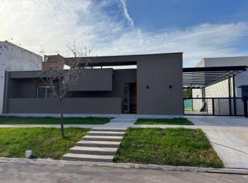 Casa de 6 ambientes, General Gutiérrez · Casa en Venta en Viñas del Torreón