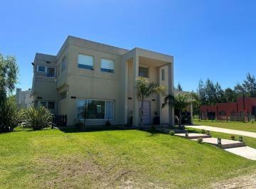 Casa de 4 ambientes, Esteban Echeverría · Casa - Santo Domingo