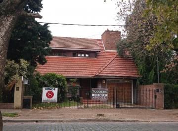 Casa · 220m² · 5 Ambientes · 1 Cochera · Casa en Venta y Alquiler en Adrogue
