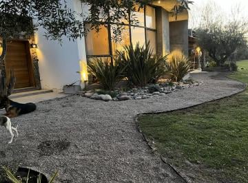 Casa · 711m² · 8 Ambientes · 4 Cocheras · Casa en Lujan de Cuyo