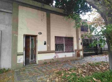 Casa · 121m² · 3 Ambientes · Venta Casa 3 Ambientes Lomas Patio a Refaccionar