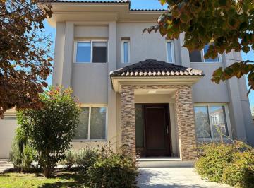 Casa · 280m² · 6 Ambientes · 2 Cocheras · Casa en Alquiler en Barrio Privado La Barraca