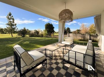 Casa · 410m² · 4 Ambientes · 2 Cocheras · Casa en Lujan de Cuyo