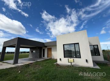 Casa · 115m² · 4 Ambientes · 6 Cocheras · Casa a Estrenar Barrio Privado Fincas 4 Ambientes