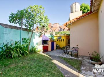 Casa · 65m² · 2 Ambientes · Casa en Alquiler de 2 Ambientes en Martínez con Jardín y Cochera