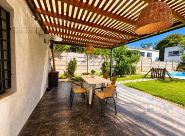 Casa · 110m² · 4 Ambientes · 3 Cocheras · Casa en Venta