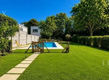 Casa · 110m² · 4 Ambientes · 3 Cocheras · Casa en Venta
