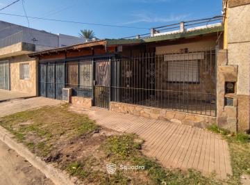 Casa · 110m² · 3 Ambientes · 2 Cocheras · Venta - Casa de 2 Dorm. con Patio y Cochera. Ntra Sra de La Guardia, Rosario.