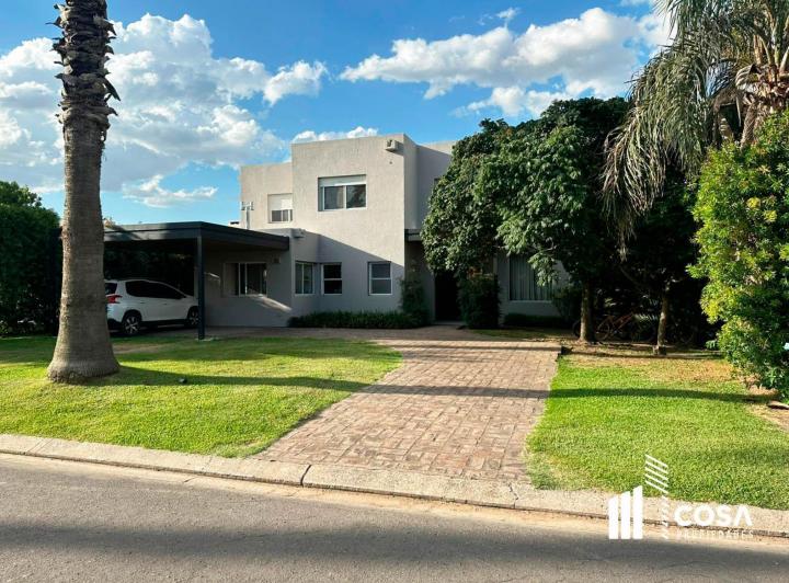Casa · 240m² · 5 Ambientes · 2 Cocheras