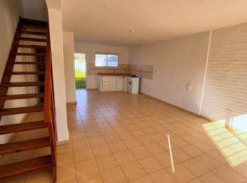 Casa · 76m² · 2 Ambientes · 1 Cochera · Duplex Ideal Para Vivir