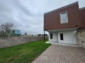 Casa · 109m² · 4 Ambientes · 1 Cochera · Dúplex Premium en Venta en El Bº La Martina I, Luján Ba