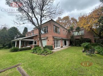 contrafrente · Venta Casa de 10 Ambientes en Lomas de San Isidro