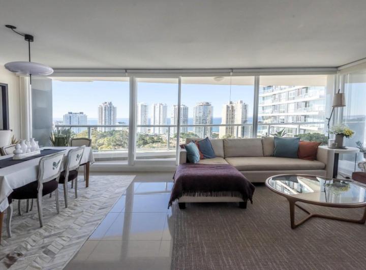 Departamento · 142m² · 6 Ambientes · 1 Cochera