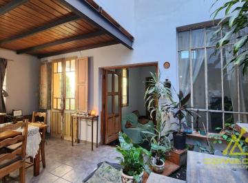 Casa · 171m² · 5 Ambientes · 1 Cochera · Venta Casa 5 Ambientes 4 Dorm. con Uno Apto Local - Lanús Oeste - Galería, Jardín y Cochera