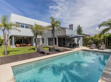 Casa · 280m² · 6 Ambientes · 4 Cocheras · Casa en Nuevo Quilmes