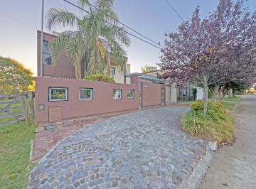 Casa · 210m² · 5 Ambientes · 2 Cocheras · Casa 4 Dorm. con Pileta - B° El Mirador, Luján