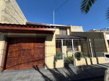 Casa · 150m² · 4 Ambientes · 1 Cochera · Casa 4 Ambientes Venta en Darragueira 1582 (Banfield)