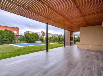 Casa · 149m² · 5 Ambientes · Lindisima Casa con Jardín en Cul - de - Sac en El Barrio Araucarias - Puertos del Lago.