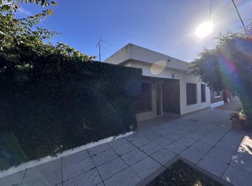Casa · 146m² · 5 Ambientes · 2 Cocheras · Casa en Temperley Este