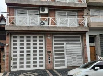 Local comercial · 1260m² · Importante Deposito con Departamentos Posibilidad Alquiler