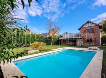 Casa · 193m² · 4 Ambientes · 1 Cochera · Casa en Venta en La Lomada