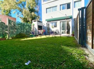 Casa · 115m² · 4 Ambientes · 2 Cocheras · Dúplex de Tres Dorm. en Alquiler Gonnet