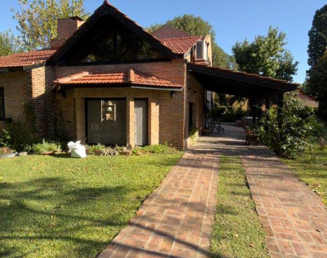 Casa · 200m² · 4 Ambientes · 1 Cochera