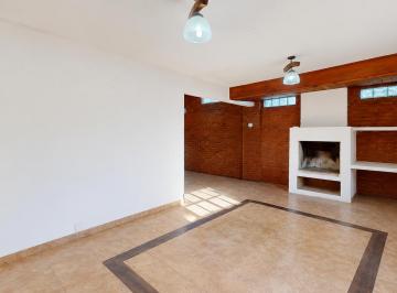 Casa · 170m² · 8 Ambientes · 1 Cochera · Centenario 460 y 461