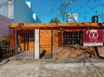 Casa · 170m² · 8 Ambientes · 1 Cochera · Centenario 460 y 461