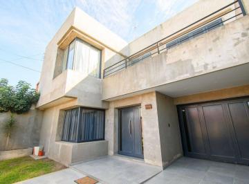 Casa · 151m² · 5 Ambientes · 1 Cochera · Casa a La Venta Urquiza