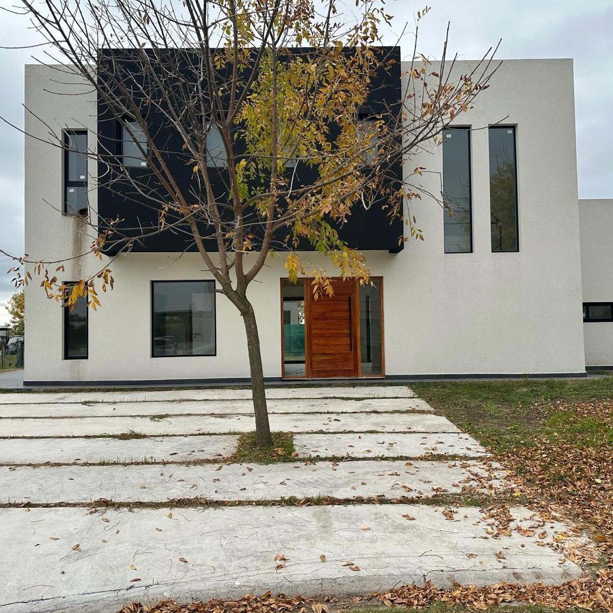 Cll. Venta Casa 6 Ambientes en Haras de Santa Maria, Escobar