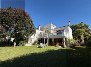 Casa · 1300m² · 9 Ambientes · 2 Cocheras · Venta de Casa con Amplio Jardin y Pileta - Mayling Club de Campo