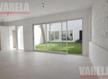 PH · 138m² · 3 Ambientes · PH de 4 Ambientes con Jardin, Patio, Quincho con Parrilla. 3 Baños Reciclado a Nuevo! U$s 250.000