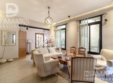 Casa · 235m² · 4 Ambientes · 1 Cochera · PH en Villa Devoto