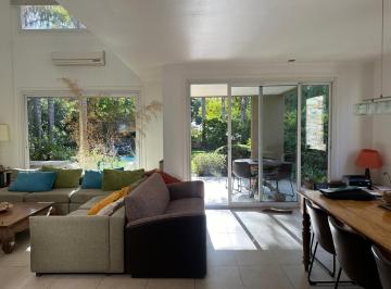 Casa · 410m² · 6 Ambientes · Casa en Capital