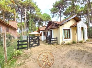Casa · 140m² · 5 Ambientes · 1 Cochera · Venta Casa Pinamar Oportunidad