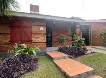 Casa de 6 ambientes, Villa Carlos Paz · Casa de Dos Dorm., Quincho y Pileta, en Excelente Ubicacion