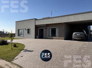 Casa · 206m² · 4 Ambientes · 6 Cocheras · Casa a La Venta 4 Amb. en Horizontes Al Sur.